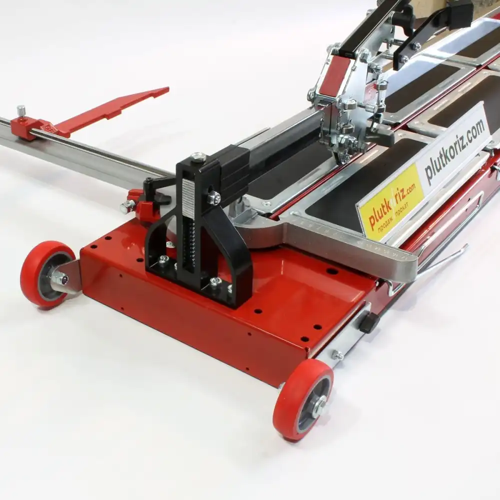 Плиткоріз KRISTAL GIGA-CUT PLUS 1200 — працює в квартирі без пилу й бруду